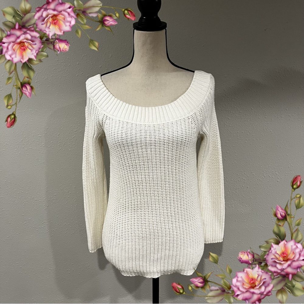 ‎White knit sweater